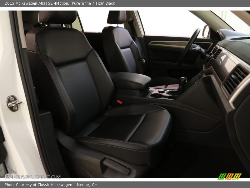 Pure White / Titan Black 2019 Volkswagen Atlas SE 4Motion