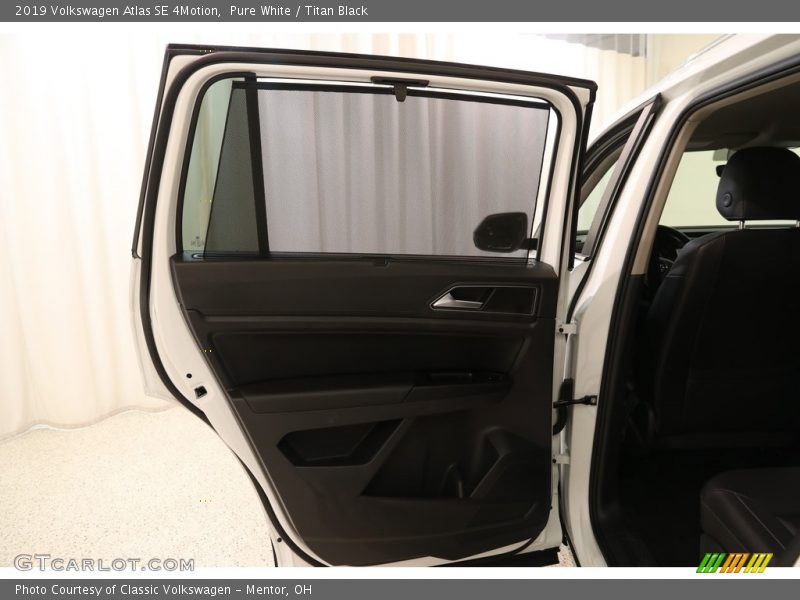 Pure White / Titan Black 2019 Volkswagen Atlas SE 4Motion
