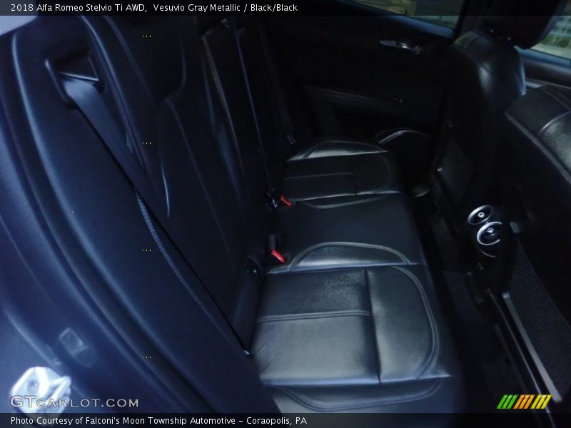 Vesuvio Gray Metallic / Black/Black 2018 Alfa Romeo Stelvio Ti AWD
