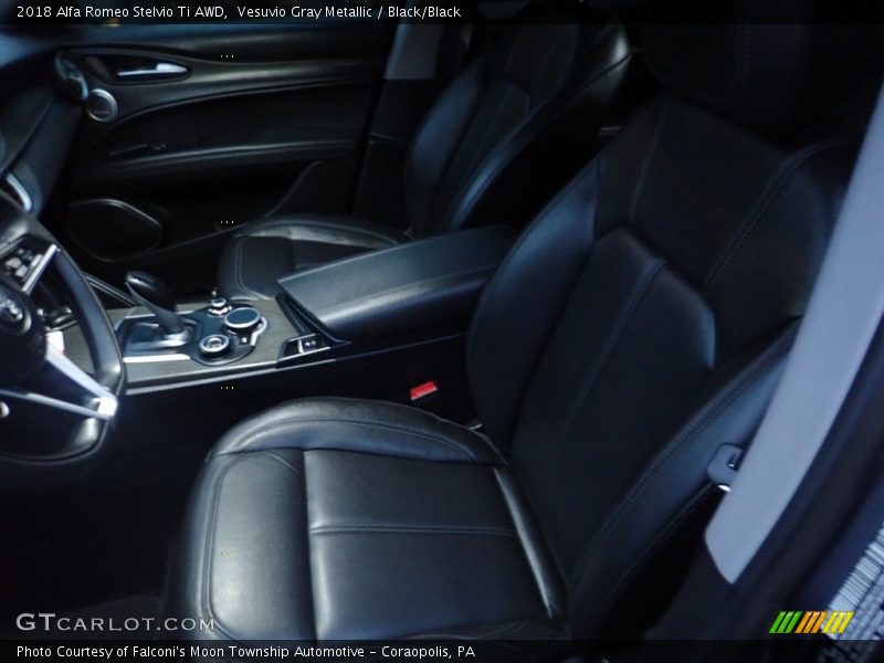 Vesuvio Gray Metallic / Black/Black 2018 Alfa Romeo Stelvio Ti AWD