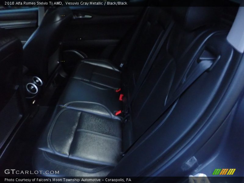 Vesuvio Gray Metallic / Black/Black 2018 Alfa Romeo Stelvio Ti AWD