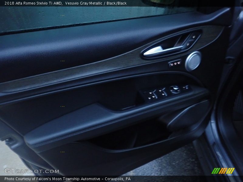 Vesuvio Gray Metallic / Black/Black 2018 Alfa Romeo Stelvio Ti AWD