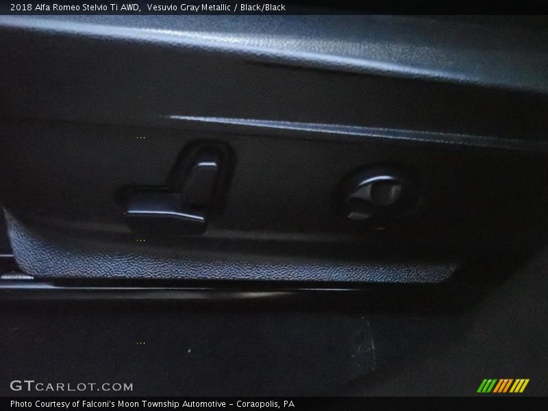 Vesuvio Gray Metallic / Black/Black 2018 Alfa Romeo Stelvio Ti AWD