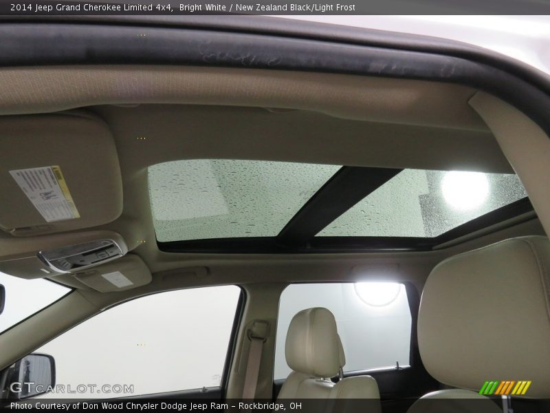Bright White / New Zealand Black/Light Frost 2014 Jeep Grand Cherokee Limited 4x4