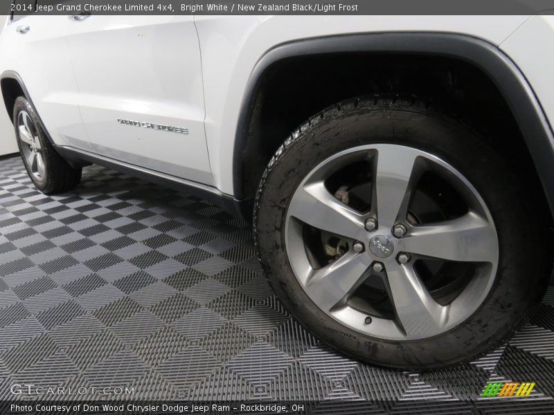 Bright White / New Zealand Black/Light Frost 2014 Jeep Grand Cherokee Limited 4x4