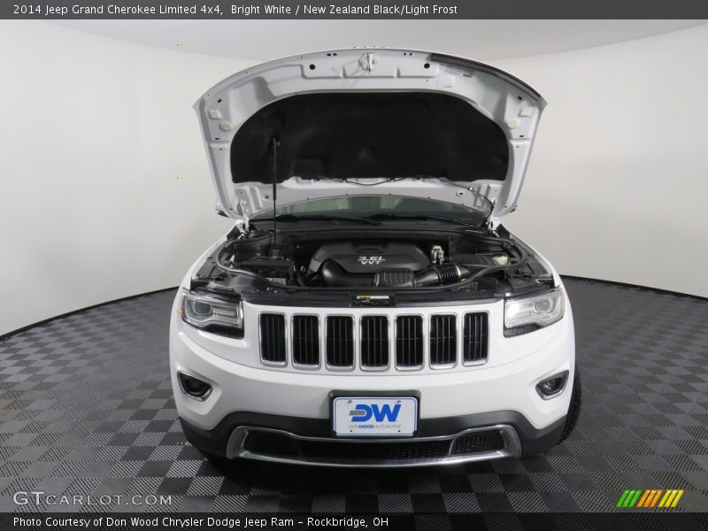 Bright White / New Zealand Black/Light Frost 2014 Jeep Grand Cherokee Limited 4x4