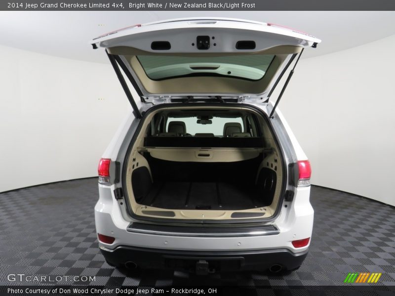 Bright White / New Zealand Black/Light Frost 2014 Jeep Grand Cherokee Limited 4x4