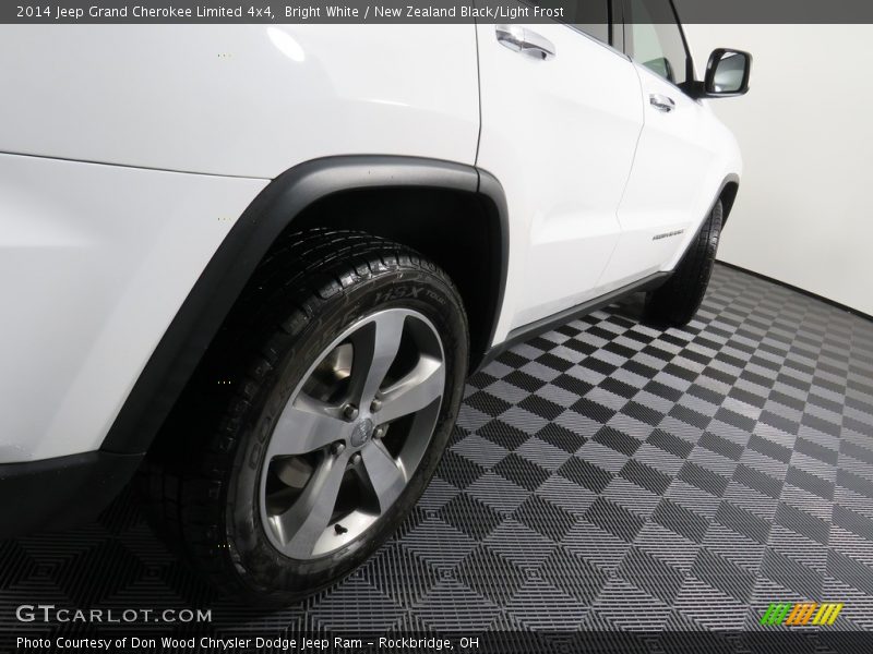 Bright White / New Zealand Black/Light Frost 2014 Jeep Grand Cherokee Limited 4x4