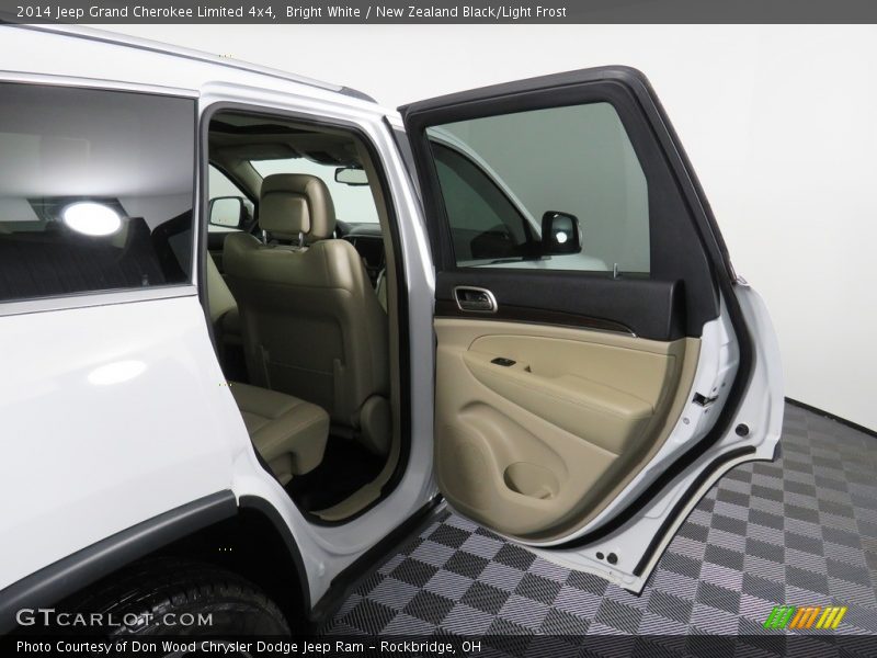 Bright White / New Zealand Black/Light Frost 2014 Jeep Grand Cherokee Limited 4x4