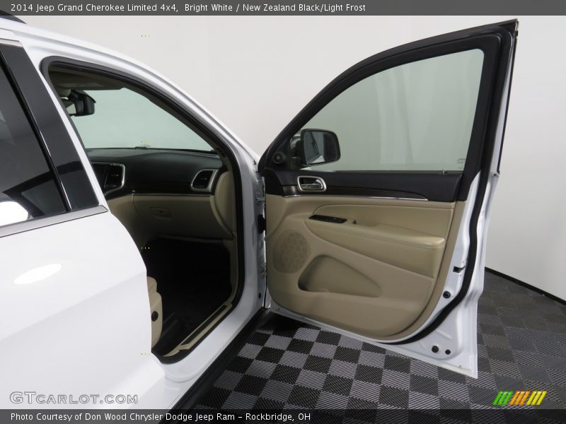 Bright White / New Zealand Black/Light Frost 2014 Jeep Grand Cherokee Limited 4x4