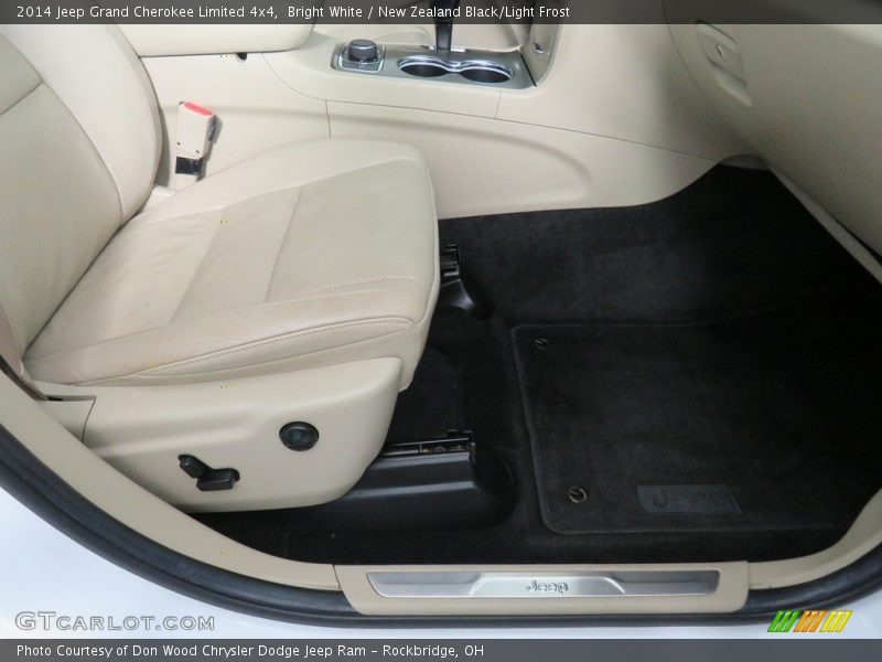 Bright White / New Zealand Black/Light Frost 2014 Jeep Grand Cherokee Limited 4x4