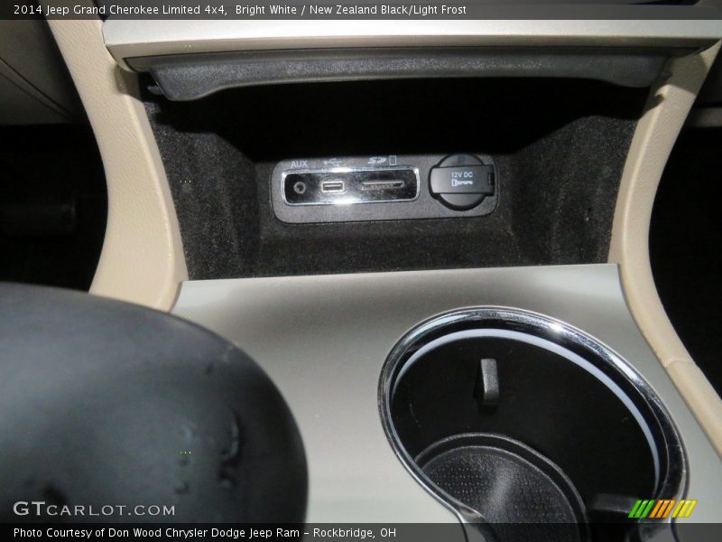 Bright White / New Zealand Black/Light Frost 2014 Jeep Grand Cherokee Limited 4x4