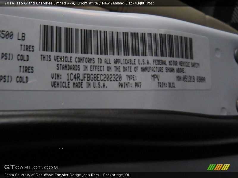 Bright White / New Zealand Black/Light Frost 2014 Jeep Grand Cherokee Limited 4x4