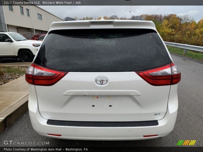 Blizzard White Pearl / Ash 2020 Toyota Sienna XLE