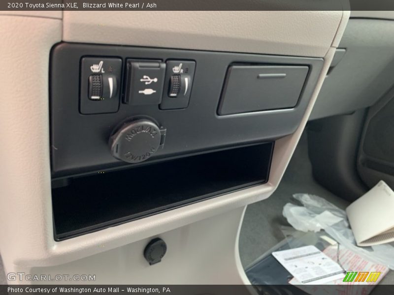 Blizzard White Pearl / Ash 2020 Toyota Sienna XLE