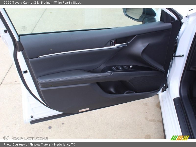 Platinum White Pearl / Black 2020 Toyota Camry XSE