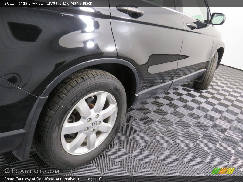 Crystal Black Pearl / Black 2011 Honda CR-V SE