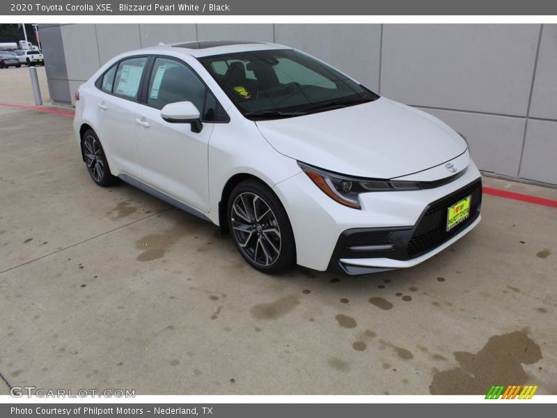 Front 3/4 View of 2020 Corolla XSE