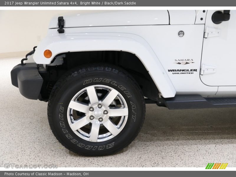 Bright White / Black/Dark Saddle 2017 Jeep Wrangler Unlimited Sahara 4x4