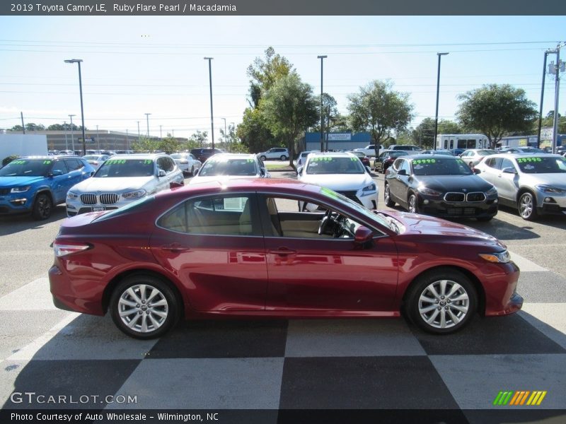 Ruby Flare Pearl / Macadamia 2019 Toyota Camry LE