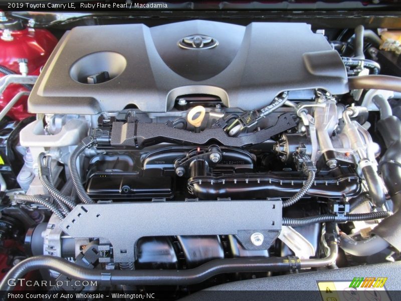 Ruby Flare Pearl / Macadamia 2019 Toyota Camry LE