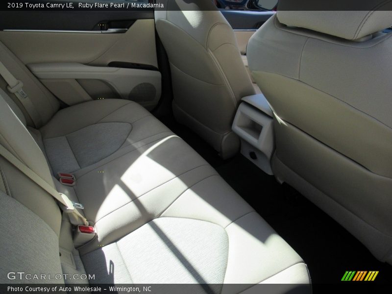 Ruby Flare Pearl / Macadamia 2019 Toyota Camry LE