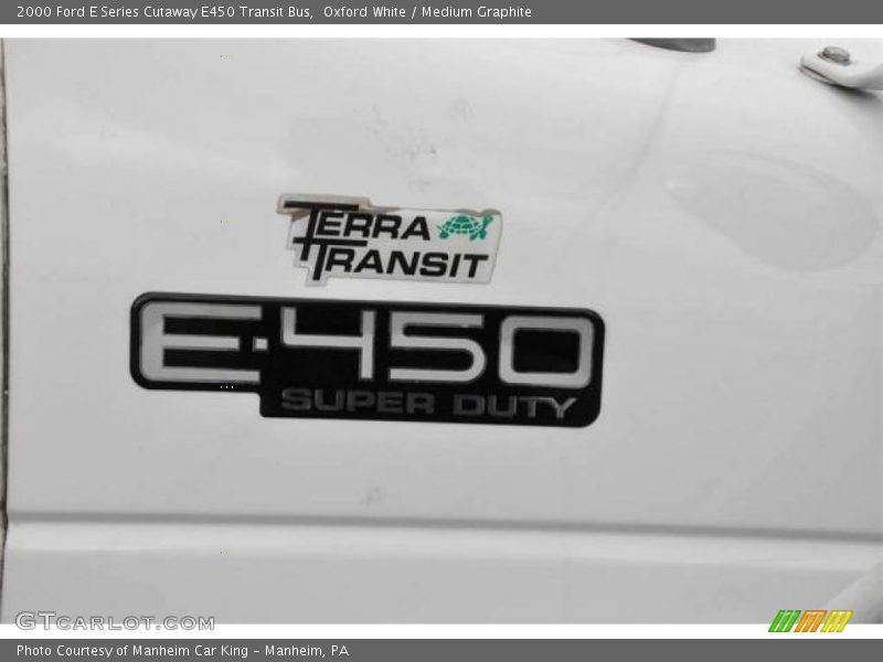Oxford White / Medium Graphite 2000 Ford E Series Cutaway E450 Transit Bus