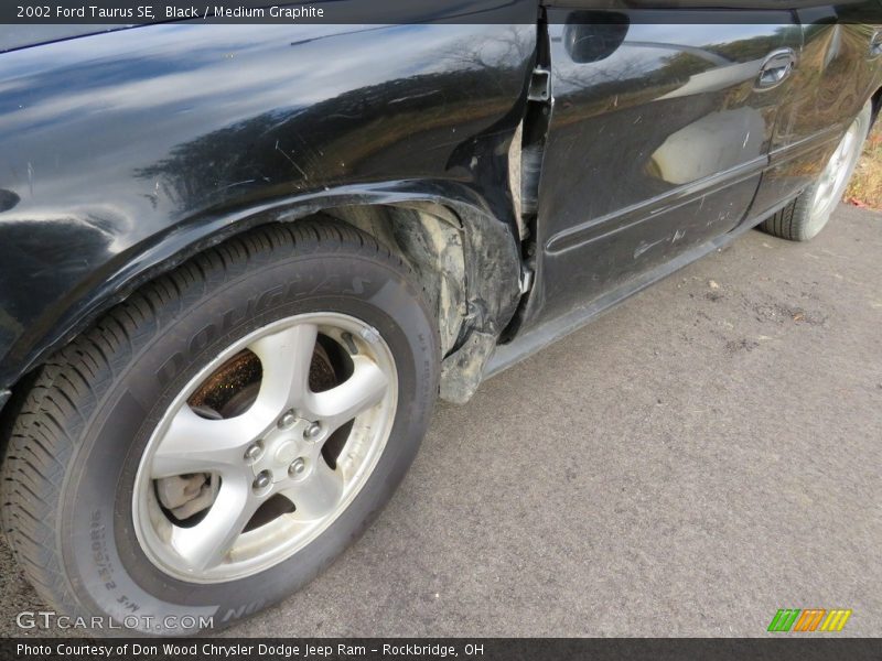 Black / Medium Graphite 2002 Ford Taurus SE
