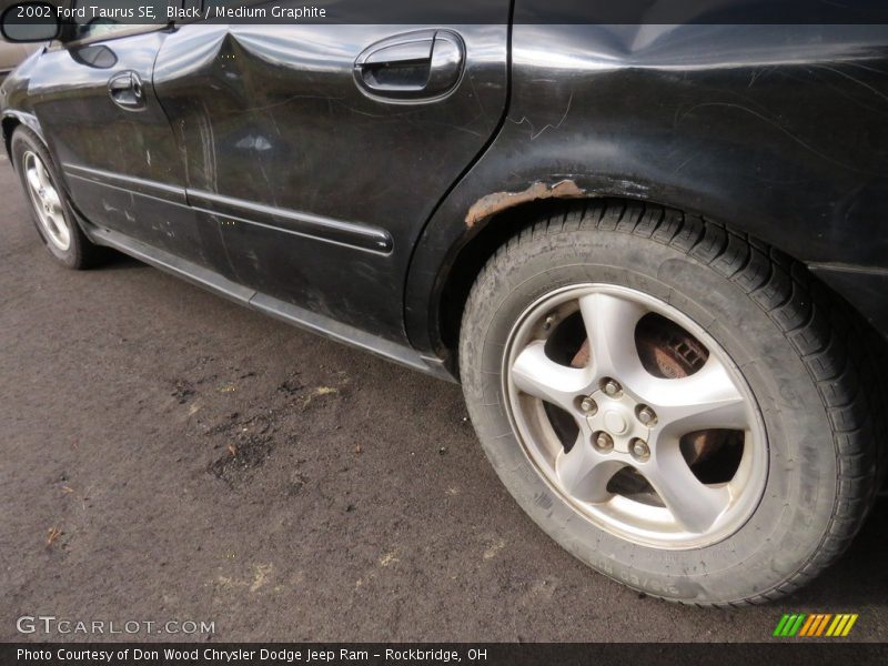 Black / Medium Graphite 2002 Ford Taurus SE