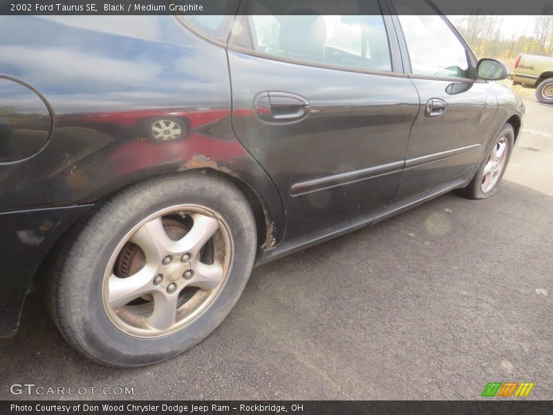 Black / Medium Graphite 2002 Ford Taurus SE