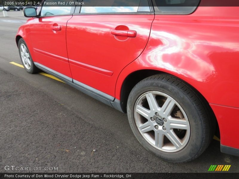 Passion Red / Off Black 2006 Volvo S40 2.4i