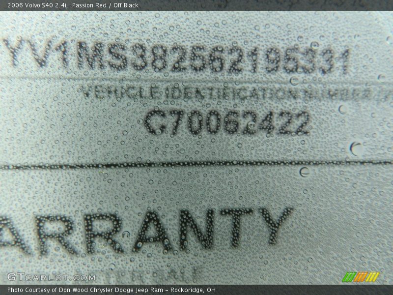 Passion Red / Off Black 2006 Volvo S40 2.4i