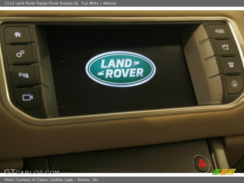 Fuji White / Almond 2019 Land Rover Range Rover Evoque SE