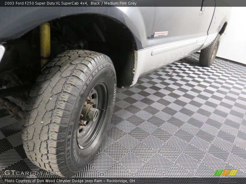 Black / Medium Flint Grey 2003 Ford F250 Super Duty XL SuperCab 4x4