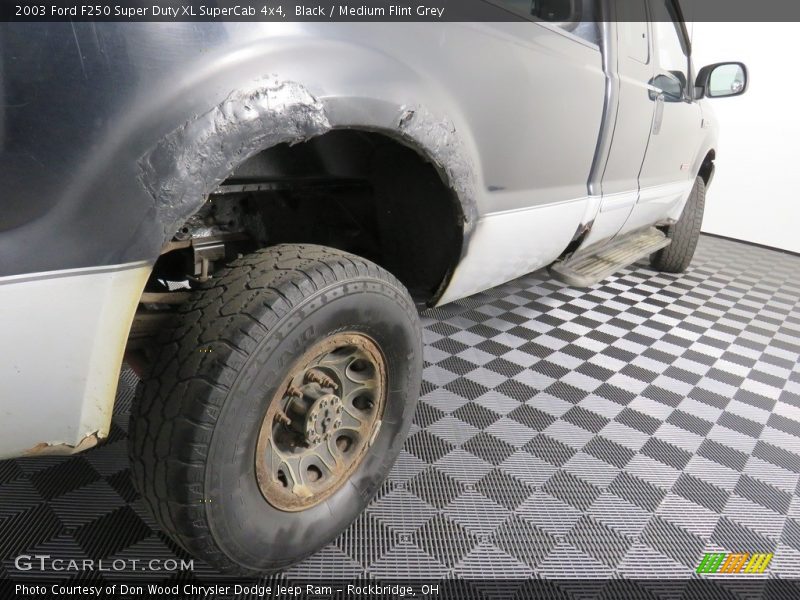 Black / Medium Flint Grey 2003 Ford F250 Super Duty XL SuperCab 4x4