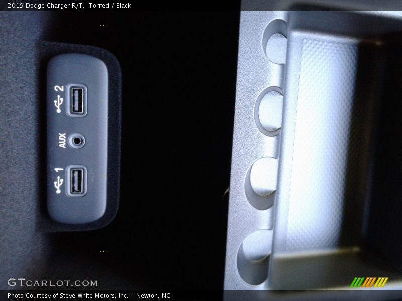 Torred / Black 2019 Dodge Charger R/T