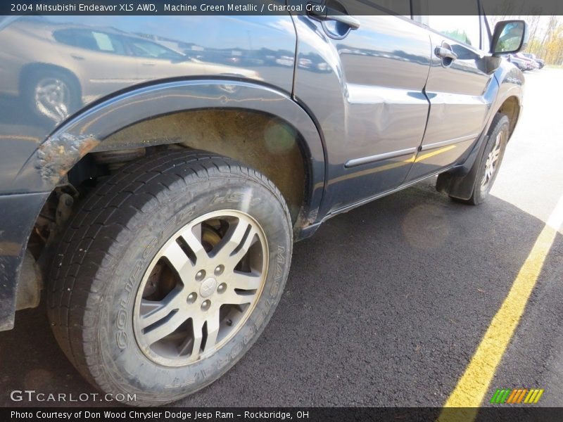 Machine Green Metallic / Charcoal Gray 2004 Mitsubishi Endeavor XLS AWD