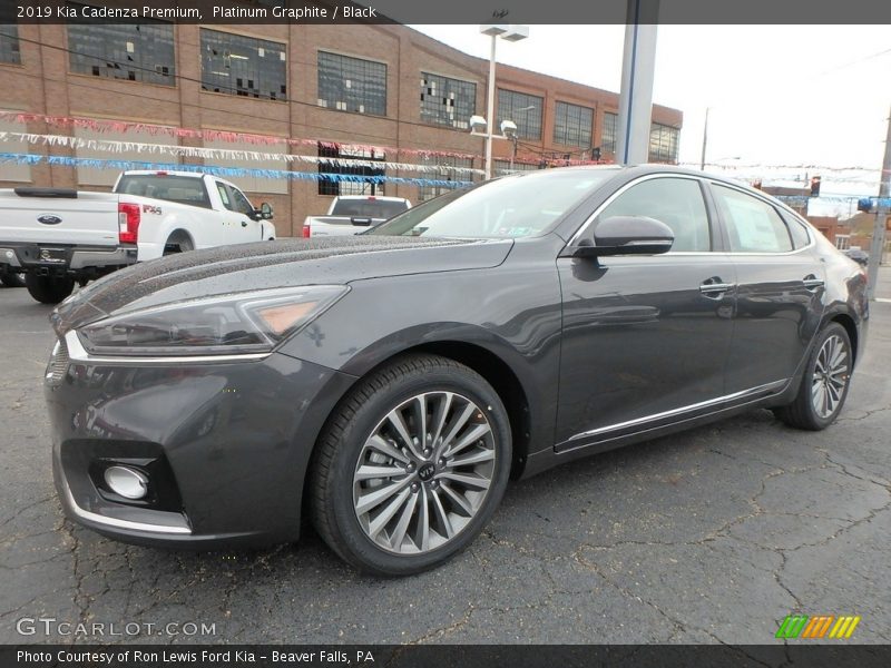 Front 3/4 View of 2019 Cadenza Premium