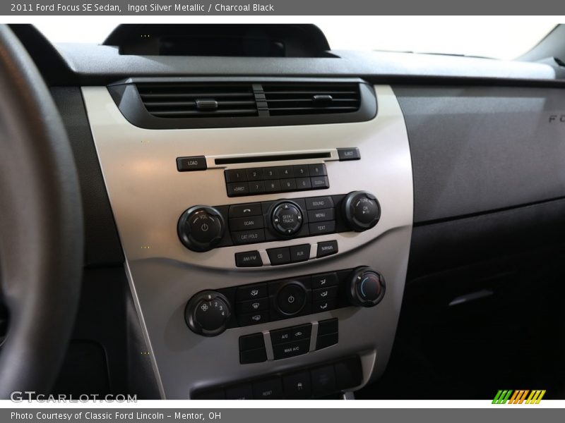 Ingot Silver Metallic / Charcoal Black 2011 Ford Focus SE Sedan