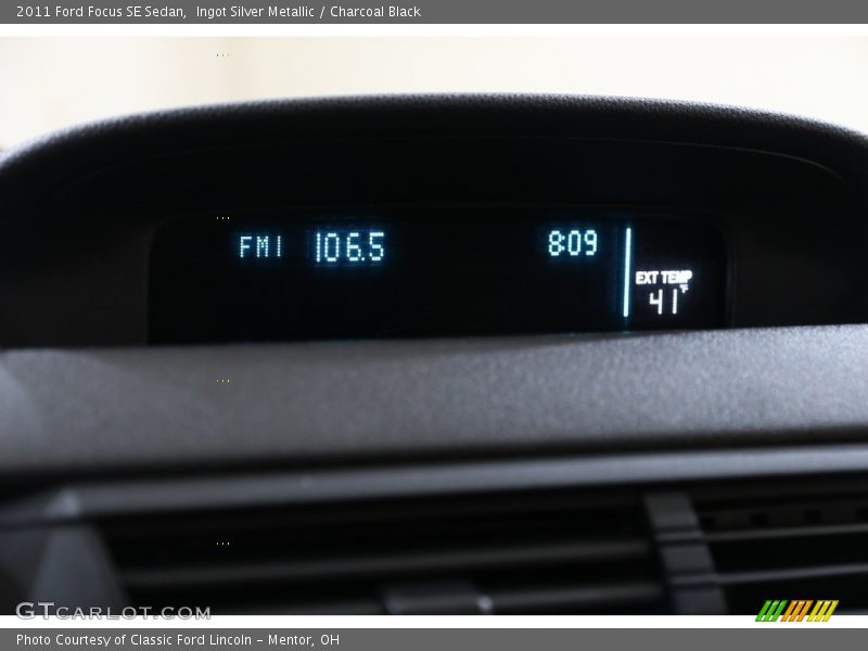 Ingot Silver Metallic / Charcoal Black 2011 Ford Focus SE Sedan