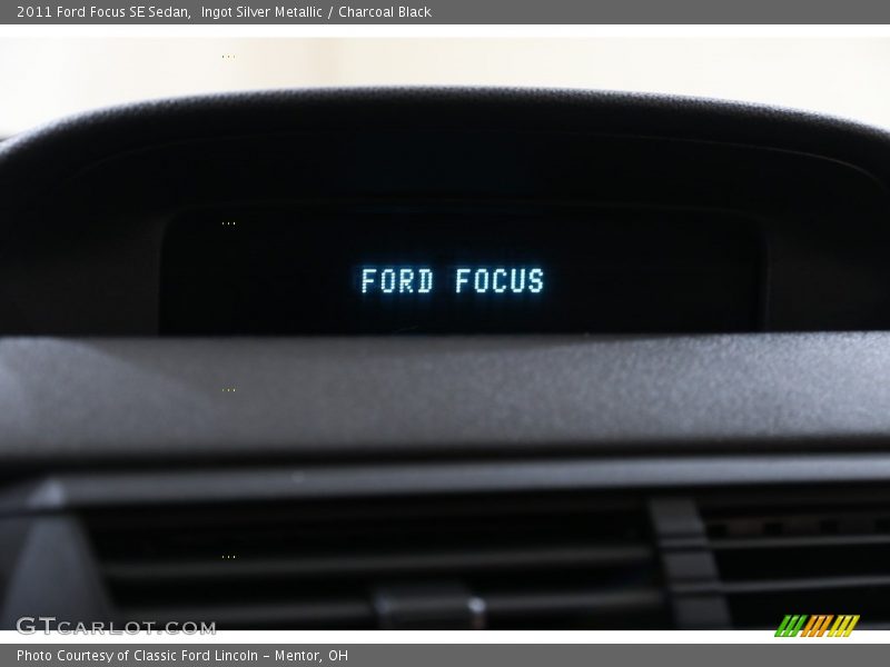 Ingot Silver Metallic / Charcoal Black 2011 Ford Focus SE Sedan