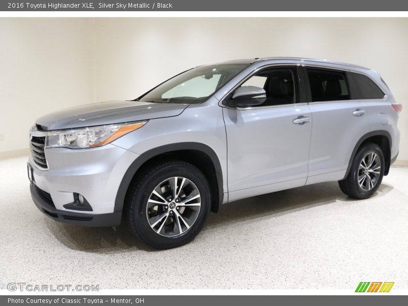 Silver Sky Metallic / Black 2016 Toyota Highlander XLE