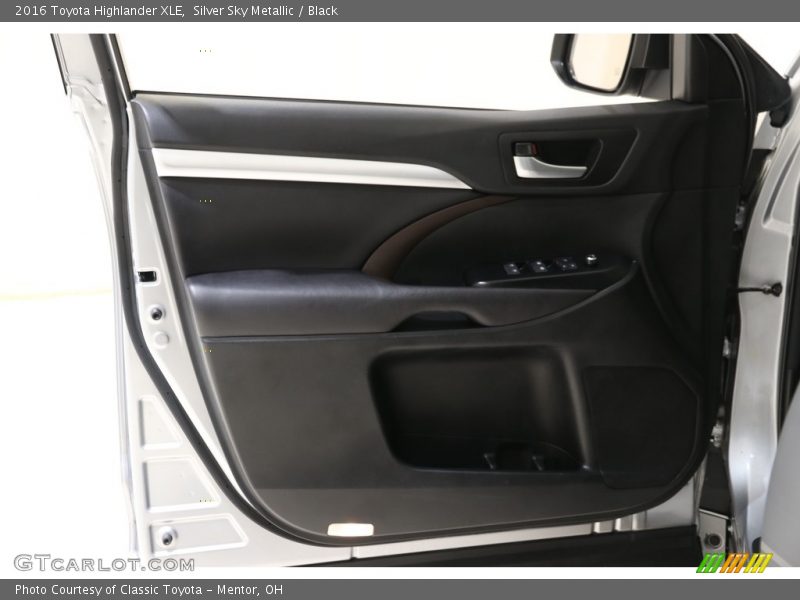 Silver Sky Metallic / Black 2016 Toyota Highlander XLE