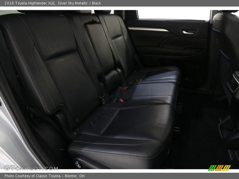 Silver Sky Metallic / Black 2016 Toyota Highlander XLE