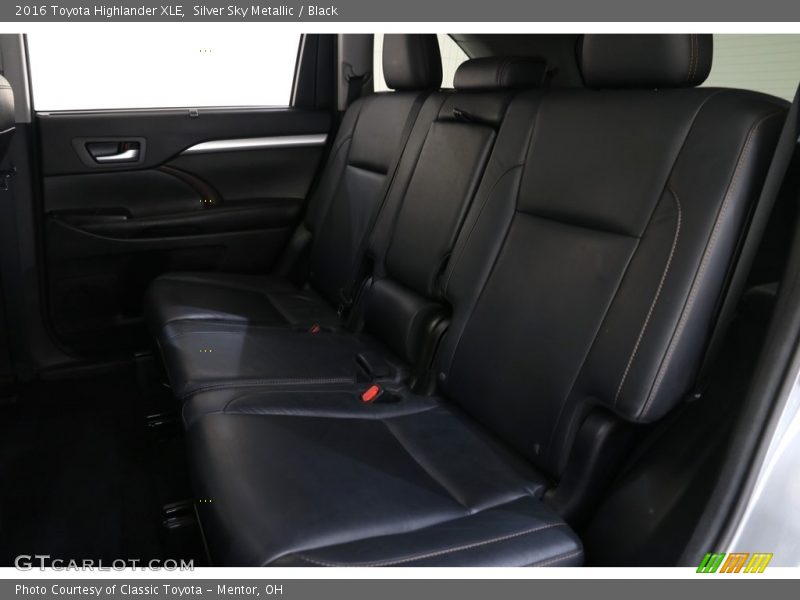 Silver Sky Metallic / Black 2016 Toyota Highlander XLE