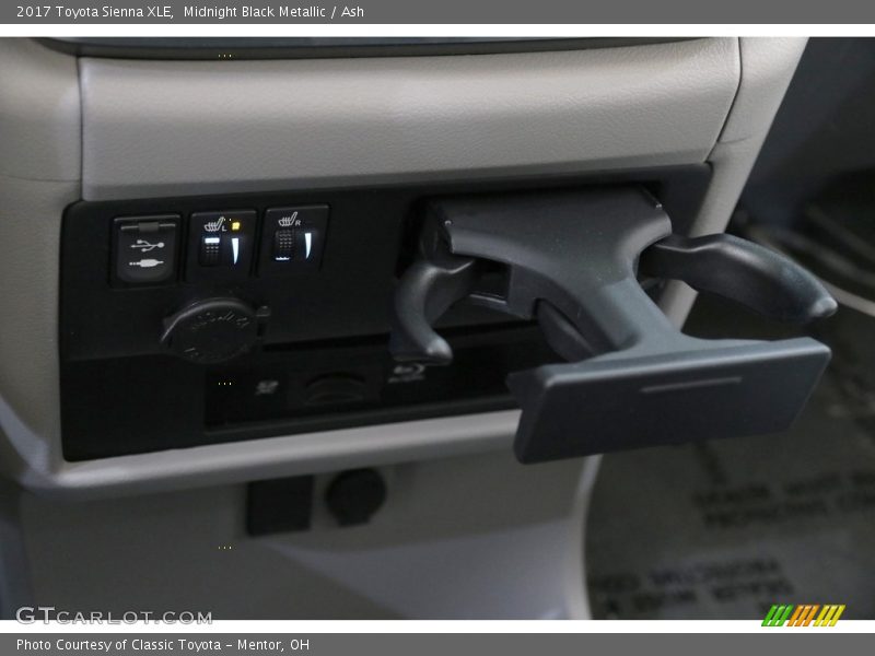 Midnight Black Metallic / Ash 2017 Toyota Sienna XLE