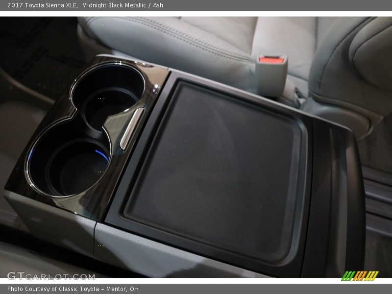 Midnight Black Metallic / Ash 2017 Toyota Sienna XLE