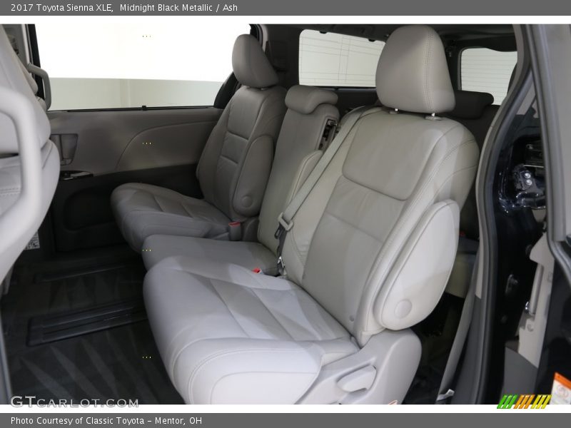 Midnight Black Metallic / Ash 2017 Toyota Sienna XLE