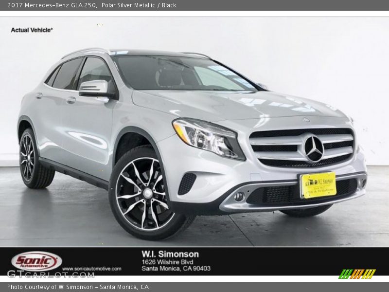 Polar Silver Metallic / Black 2017 Mercedes-Benz GLA 250
