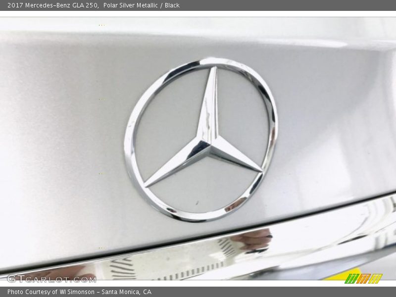 Polar Silver Metallic / Black 2017 Mercedes-Benz GLA 250